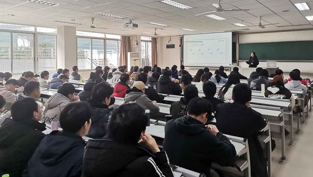 暨2022年成电少年学首场FPGA人才培养计划高校行