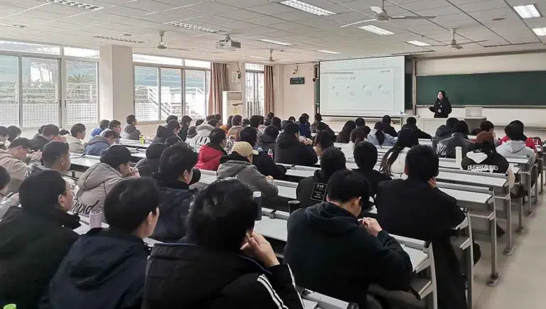 暨2022年成电少年学首场FPGA人才培养计划高校行